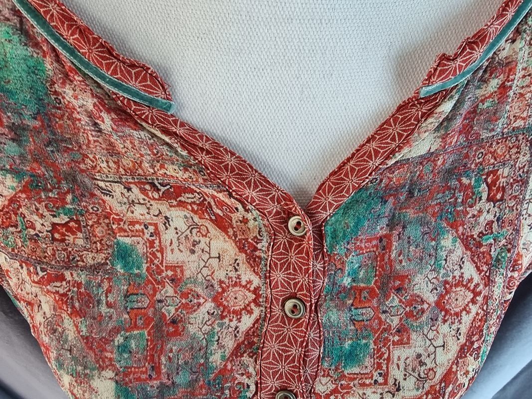 Vestiti: Buntes lockeres Kleid – Usato da Urtenen-Schönbühl venduto da Restwert_Schoenbuehl 6