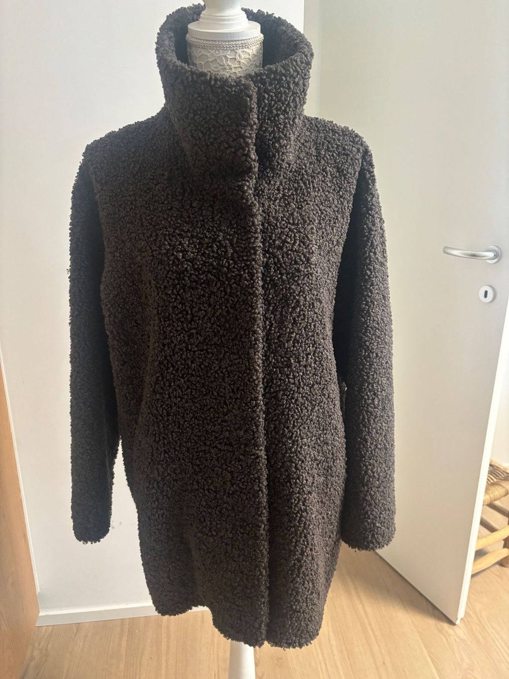 Manteaux: Wunderschöner Mantel choco-braun 38 – Neuf (Voir description) à Zürich par McQeen 2