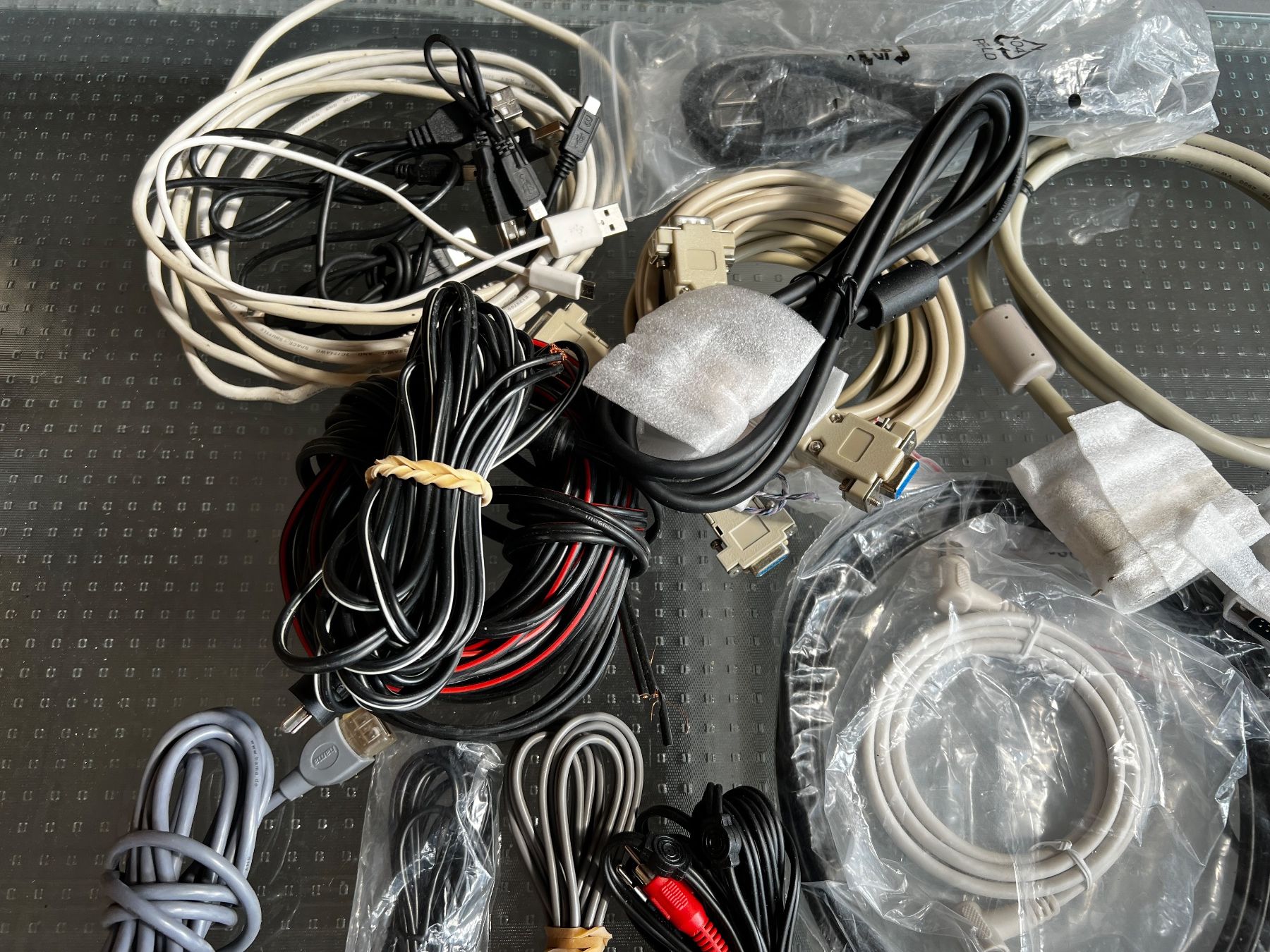 Cavi: Kabel und Leuchtmittel Mix, diverse Stecker – Usato da Häusernmoos venduto da adlerfedern 4