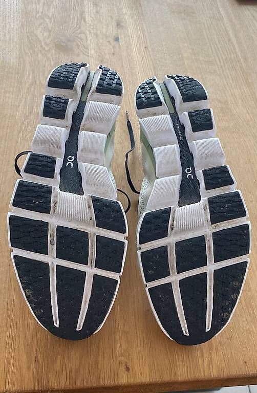 On Herrenschuhe: ON Running Cloudboom weiss/grün - Grösse 44.5 – Gebraucht aus Sursee von Twism 4