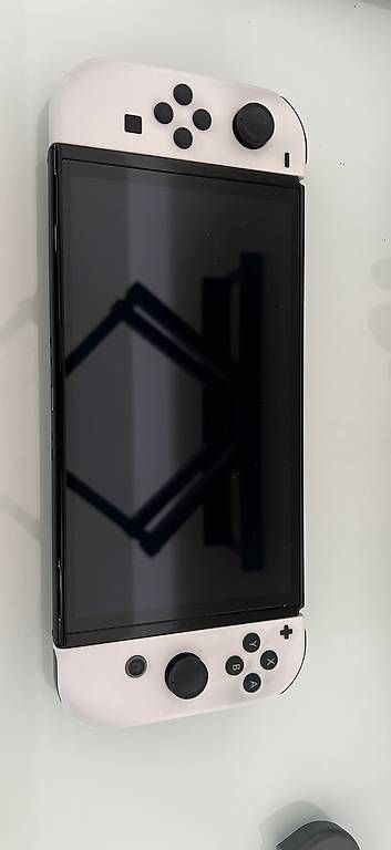 Nintendo Console: Nintendo Switch OLED inkl. Tasche – Usato da Beromünster venduto da Ardian.Ganija 2