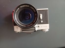Analoge Kamera Zenit-E mit Yashica 35mm 1:2.8