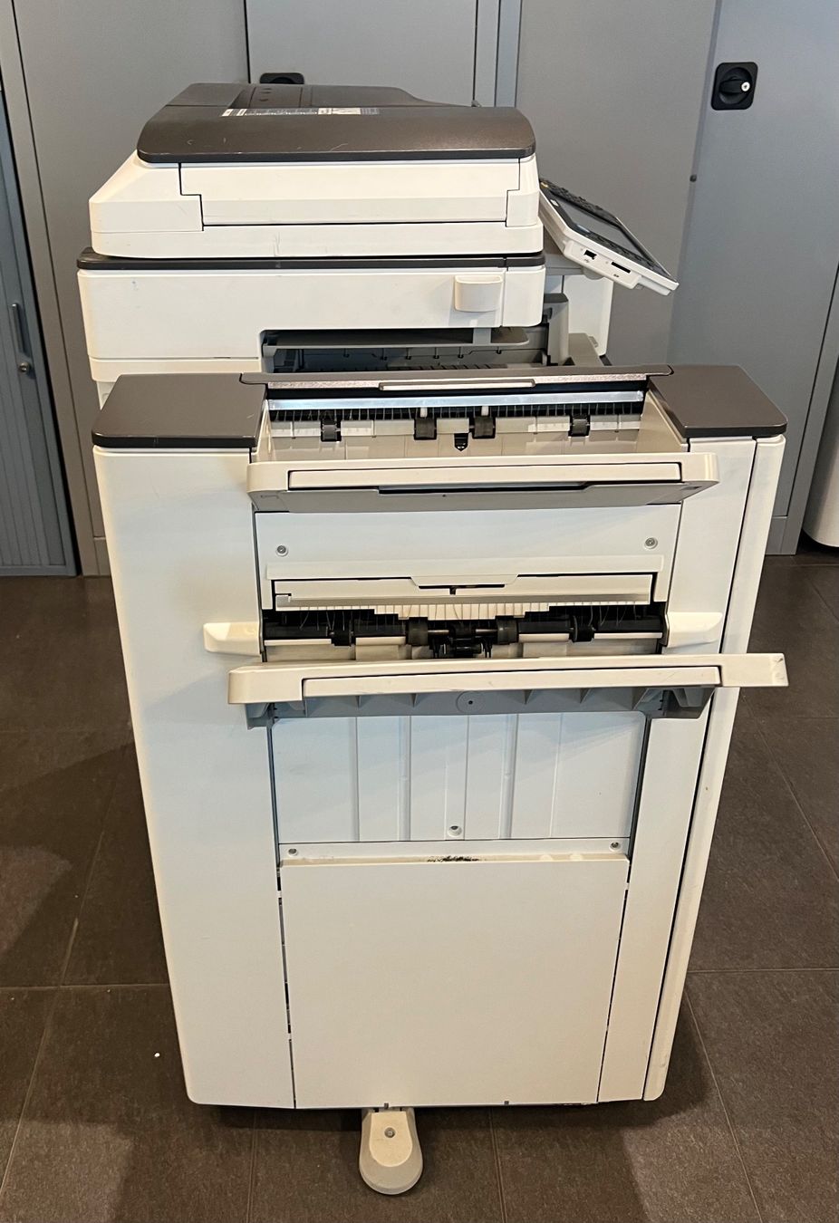 Drucker: Gestetner MP C4503 – Farb-Multifunktionsdrucker – Gebraucht aus Arnegg von tam_8b7x 5