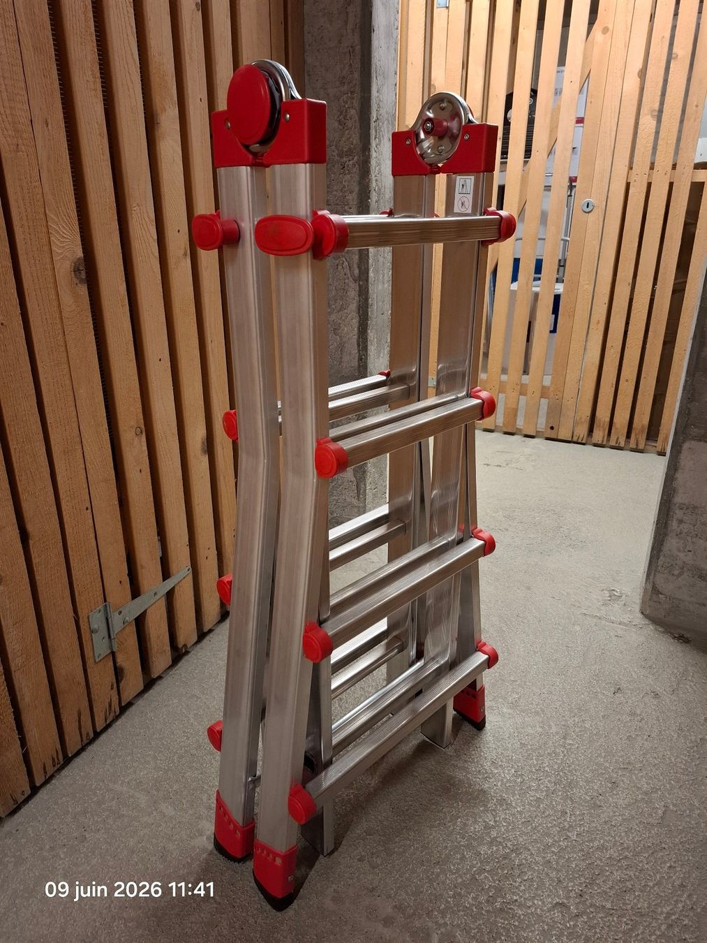 Scale: Echelle pliante téléscopique 1.85 m – Usato da Yverdon-les-Bains venduto da Dan00 4