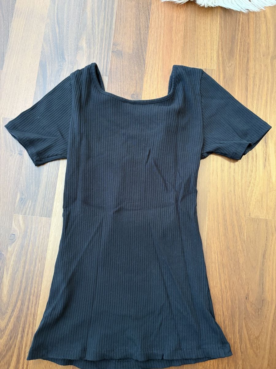T-shirt: Basic Tshirt – Usato da Henau venduto da martina_1998 4