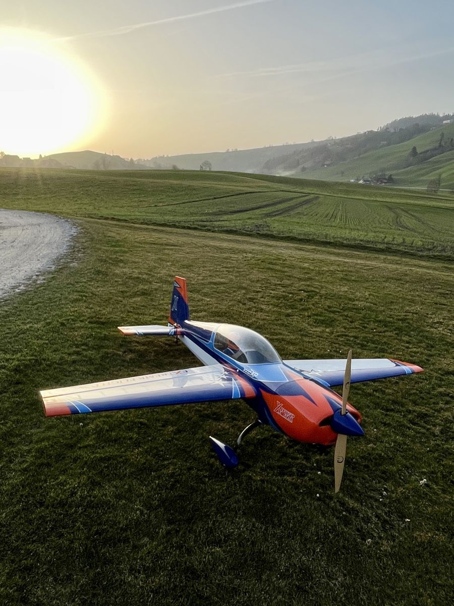 RC Modellbau: Extremeflight Extra 300 EXP beschädigt – Defekt aus Seftigen von iv-yt
