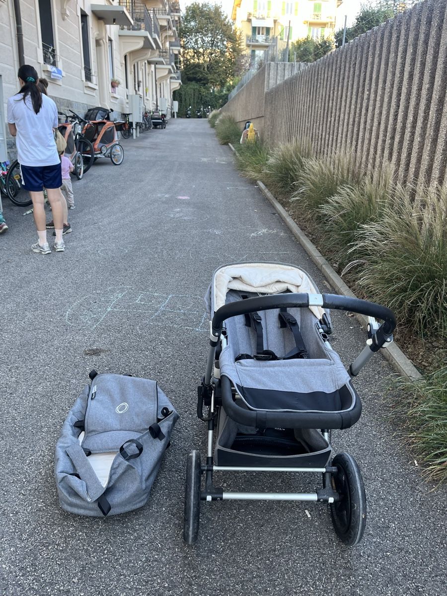 Bugaboo Carrozzine: Poussette Bugaboo grise avec complément bébé. Bon état – Usato da Lausanne venduto da nic_q9p9 3