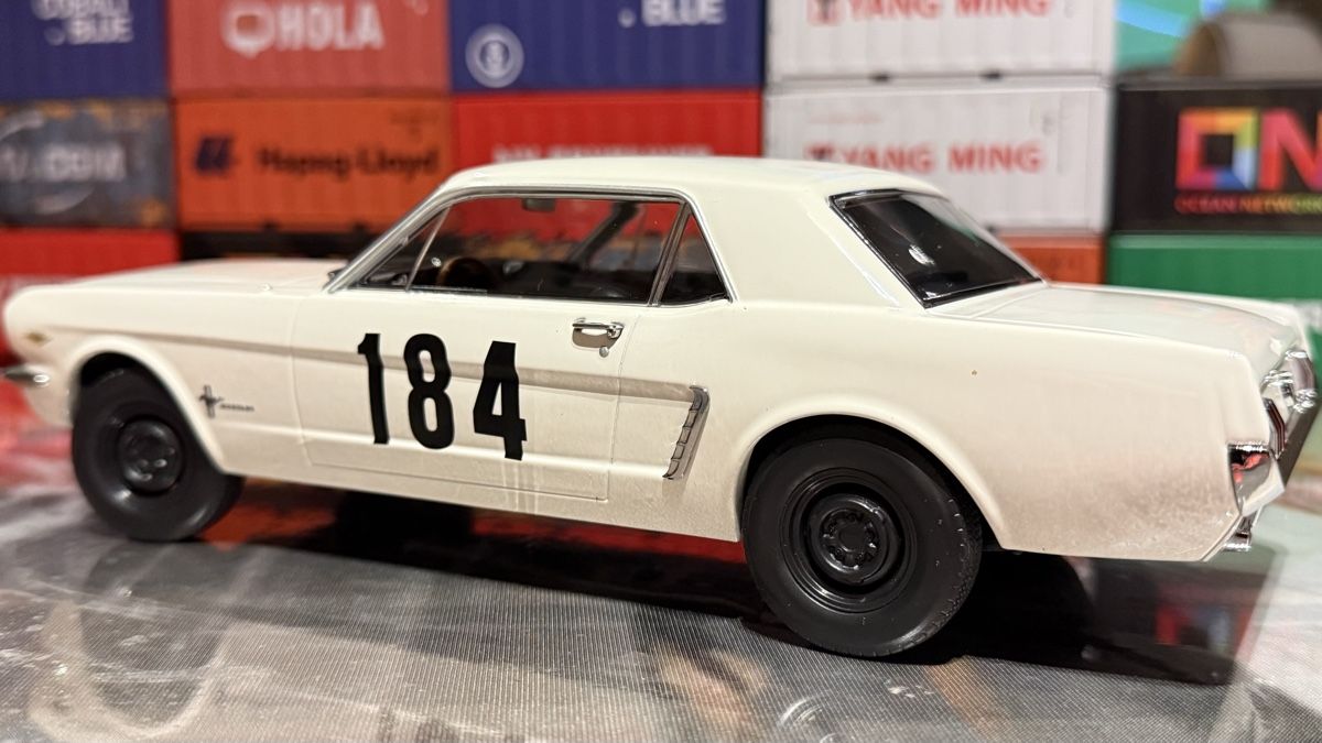 Ford Modellini d'auto: Ford Mustang Weiss  184 (Nr. 349/500 ) – Nuovo e nell'imballaggio originale da Basel venduto da Zomeg 3