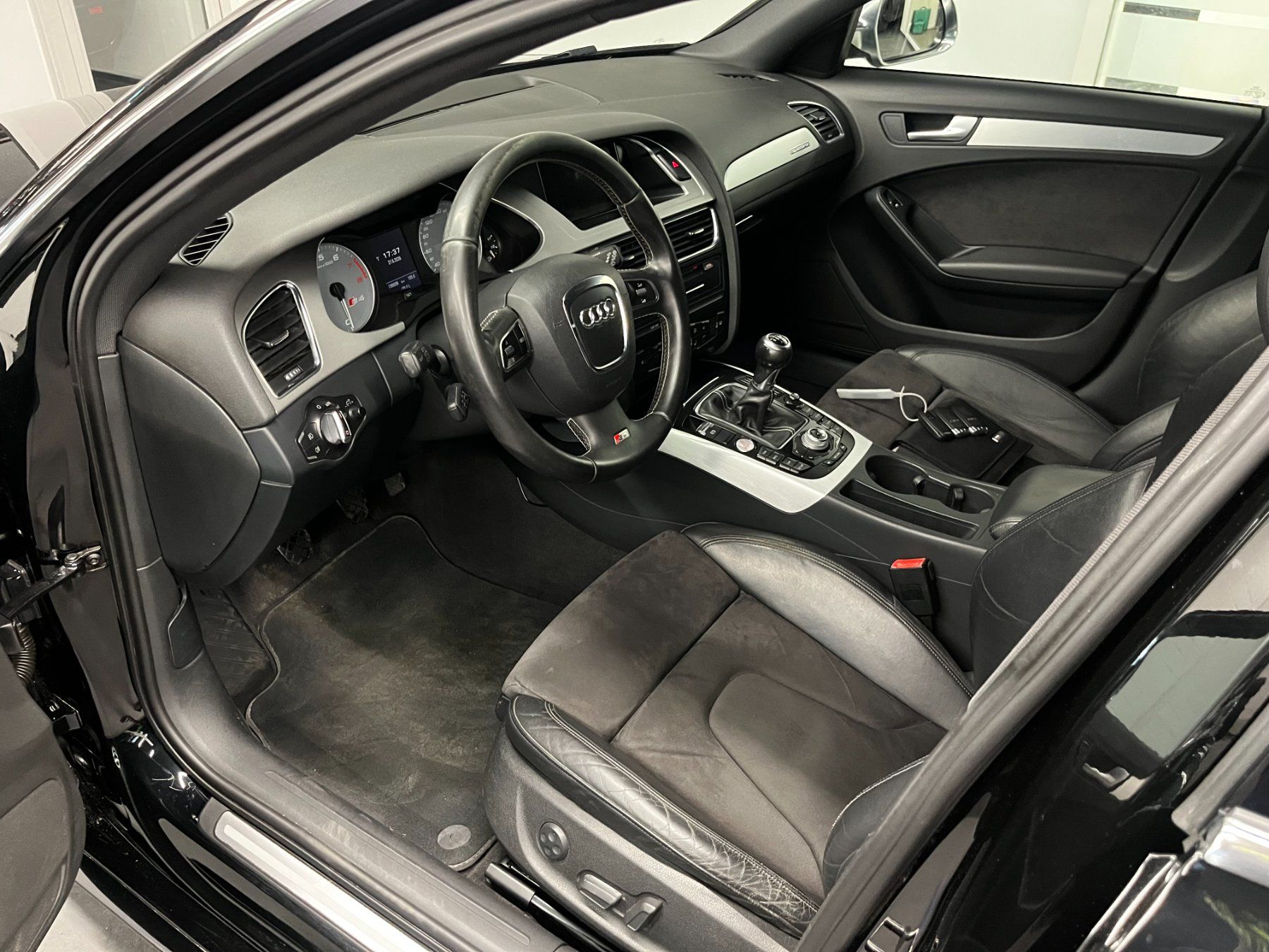 Audi Autos: AUDI S4 Handschalter kombi – D'occasion à Zürich par TOP_KAUF 6