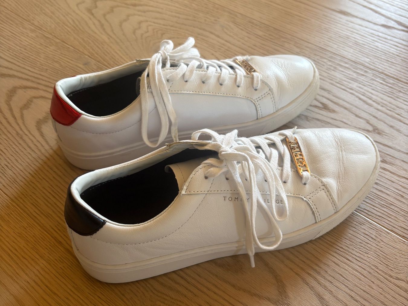 Tommy Hilfiger Chaussures femmes: Tommy Hilfiger Sneaker weiss – D'occasion à Langnau am Albis par mha_2mts 3