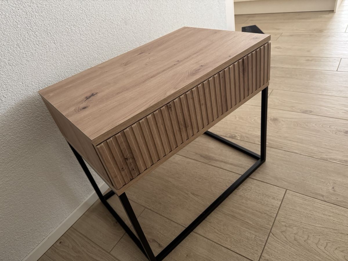Tables de nuit: Nachttisch/TV/ Eicheoptik mit Schublade Metallgestell – D'occasion à Zürich par wid_6wcp