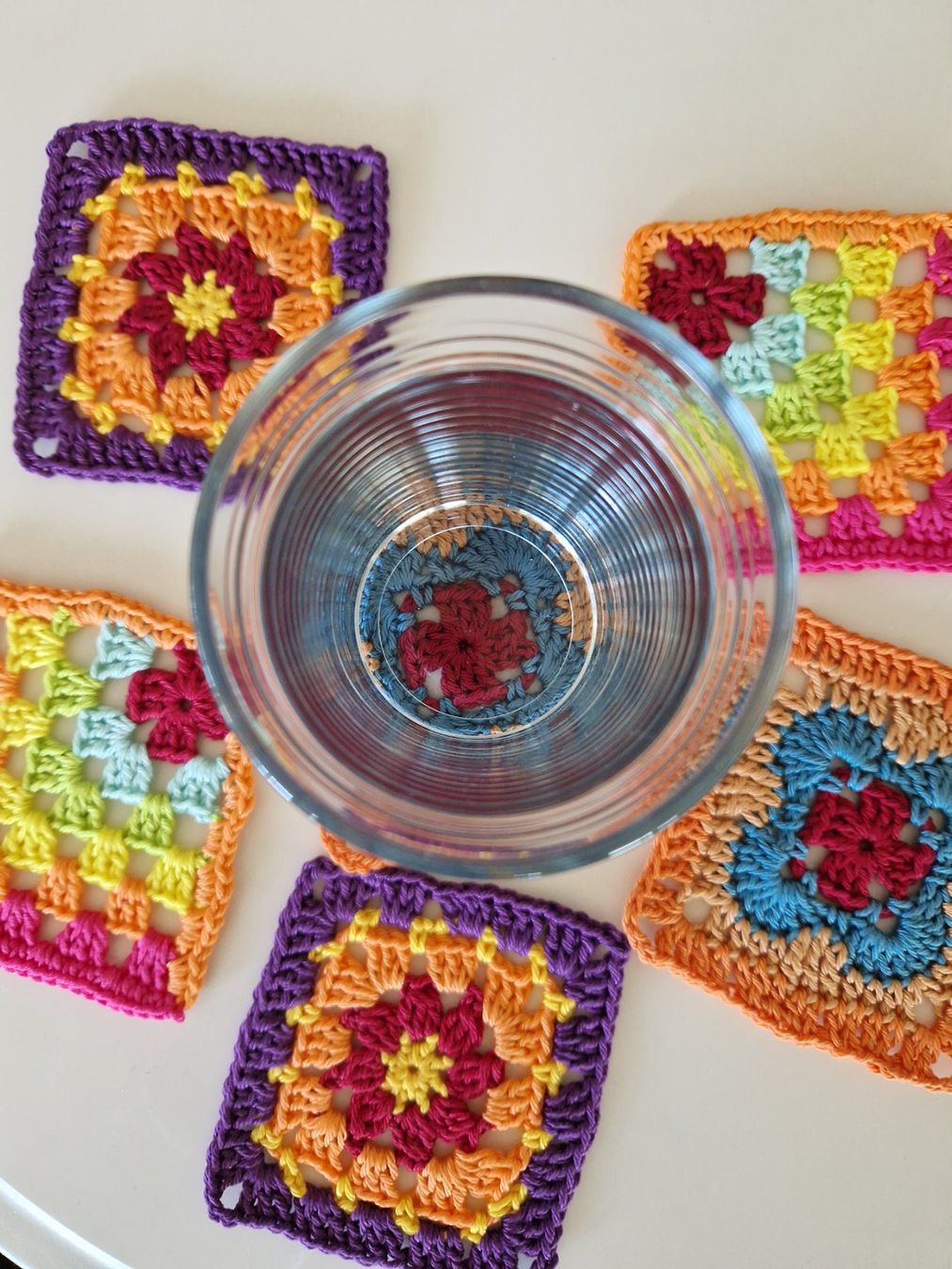 Tutte le decorazioni: 6 Coaster Untersetzer Granny 'Bloom' gehäkelt handgemacht – Nuovo (secondo la descrizione) da Neuhausen am Rheinfall venduto da Alchimista 5
