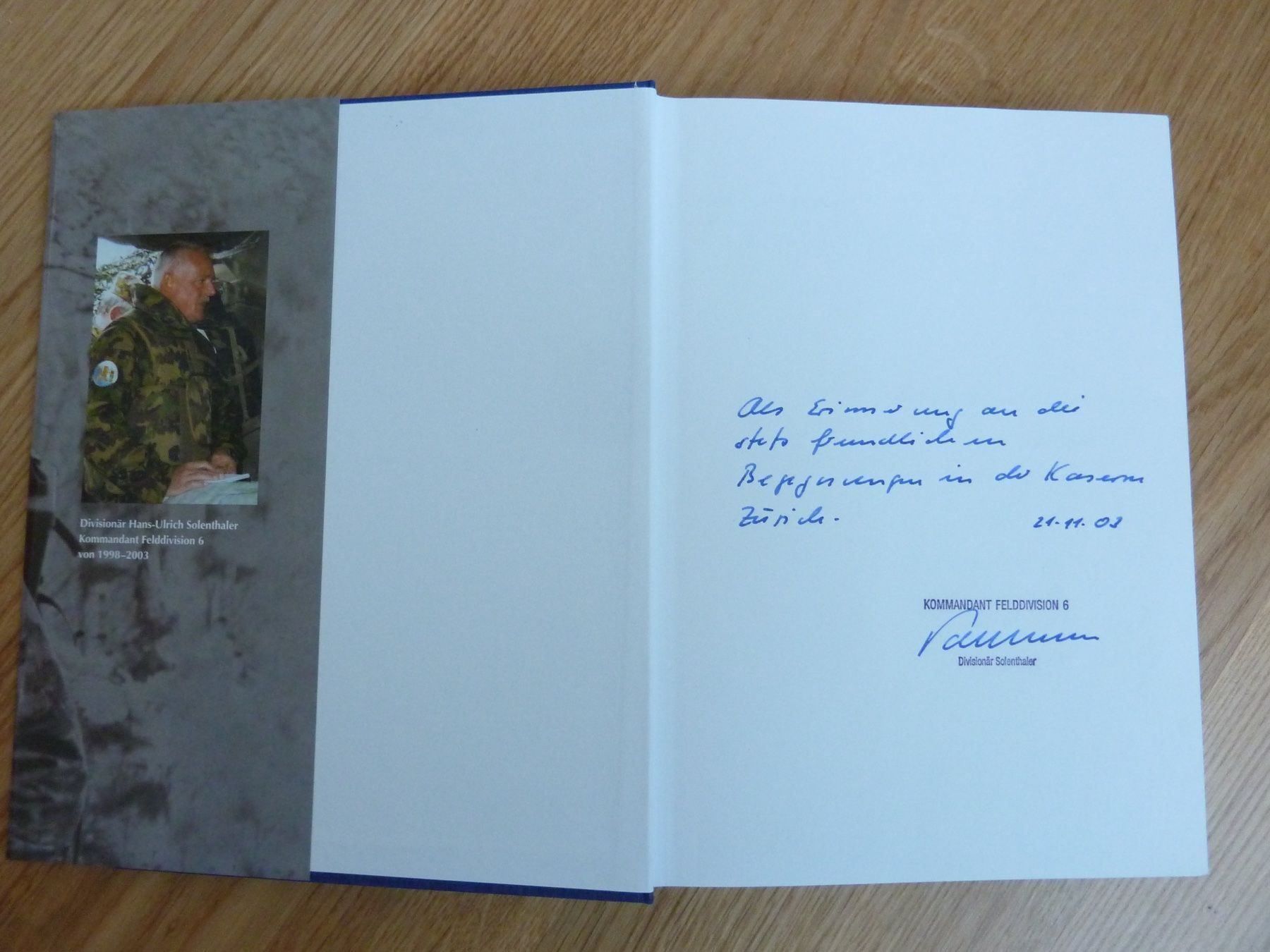 Libri: Schweizer Militär / 2 Bücher mit Messer – Nuovo (secondo la descrizione) da Bassersdorf venduto da regatoli 1