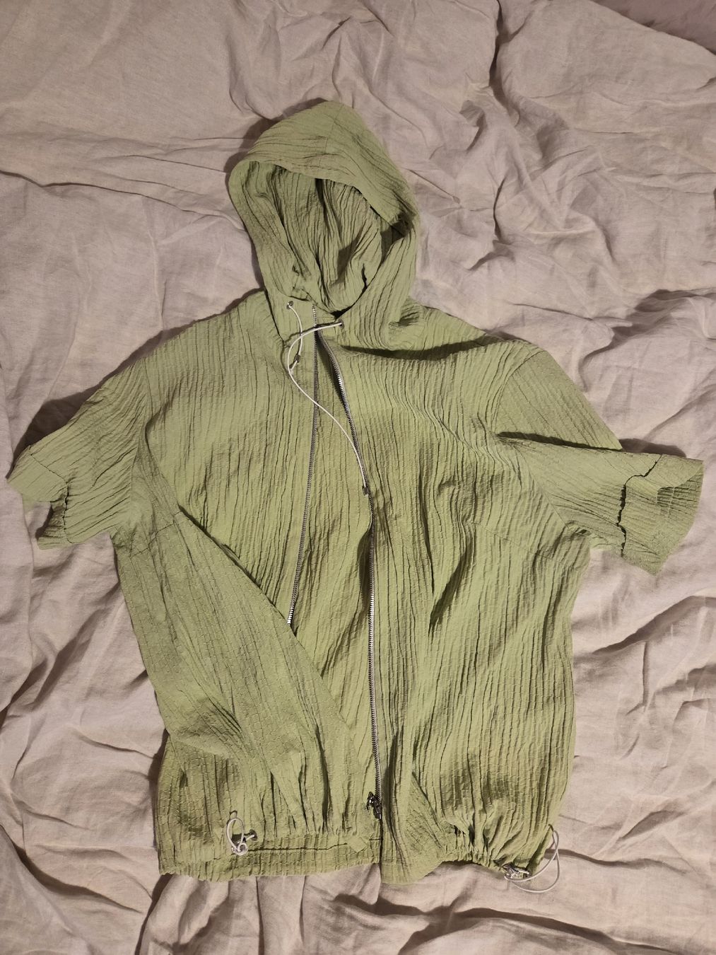 Vestes: Jäckli mit Kapuze – D'occasion à Bern par leloskiosk 1
