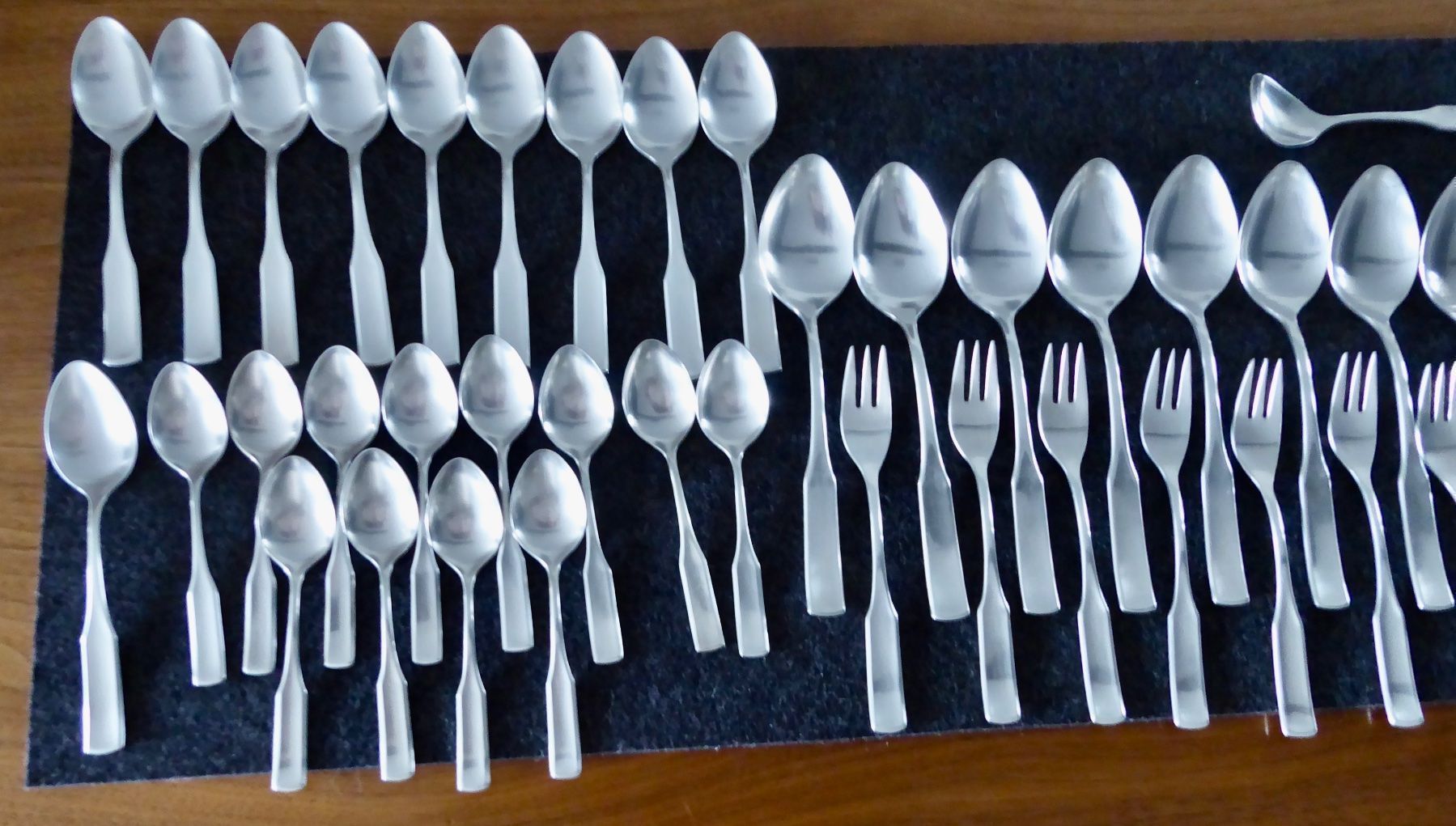 Bestecksets: Unbenutztes 75 -teiliges modernes Silber-Besteck – Neu (gemäss Beschreibung) aus Elsau von Gigelix 9