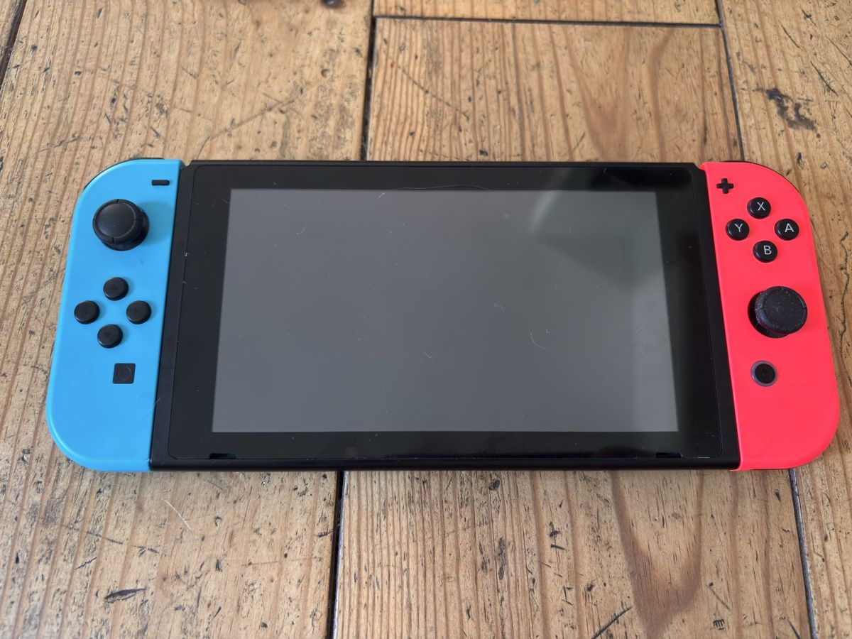 Nintendo Consoles: Nintendo Switch Spielkonsole inkl. Extras – D'occasion à Biel/Bienne par Fligi 1