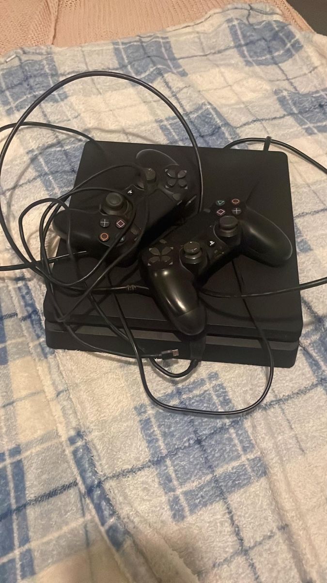 Sony Console: PlayStation 4 mit 2 Konsole, PS4 – Usato da Dällikon venduto da callcall99