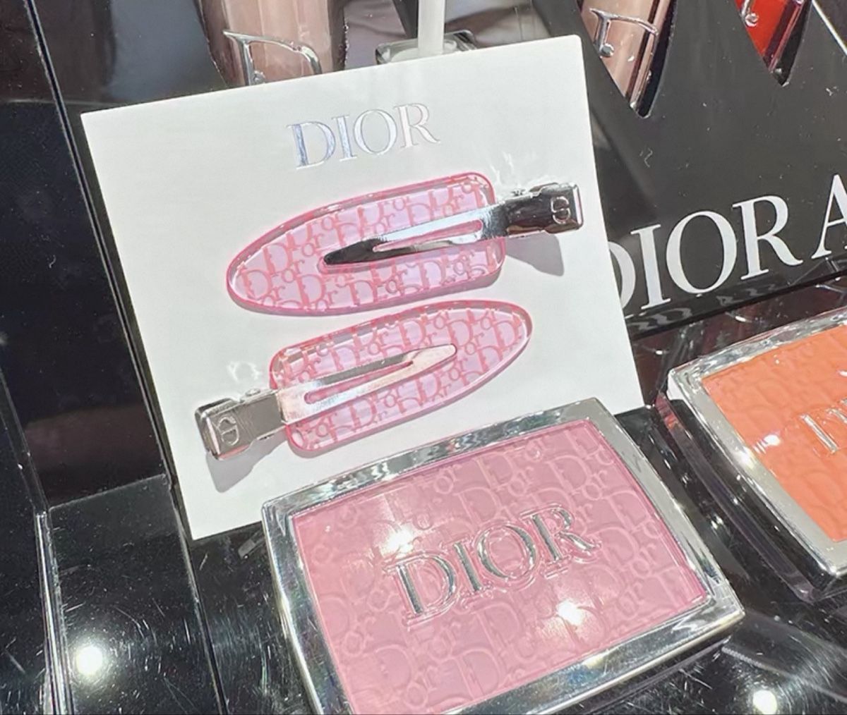 Dior Accessori per capelli: DIOR Hair Clips Set – Nuovo e nell'imballaggio originale da Chur venduto da Madeys 1