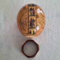 Dekorative Straussenei-Globus mit Holzfuss, Vintage Look