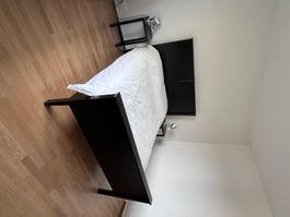 Bett mit Zubehör