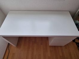 Bureau blanc avec rangement intégré  bon état