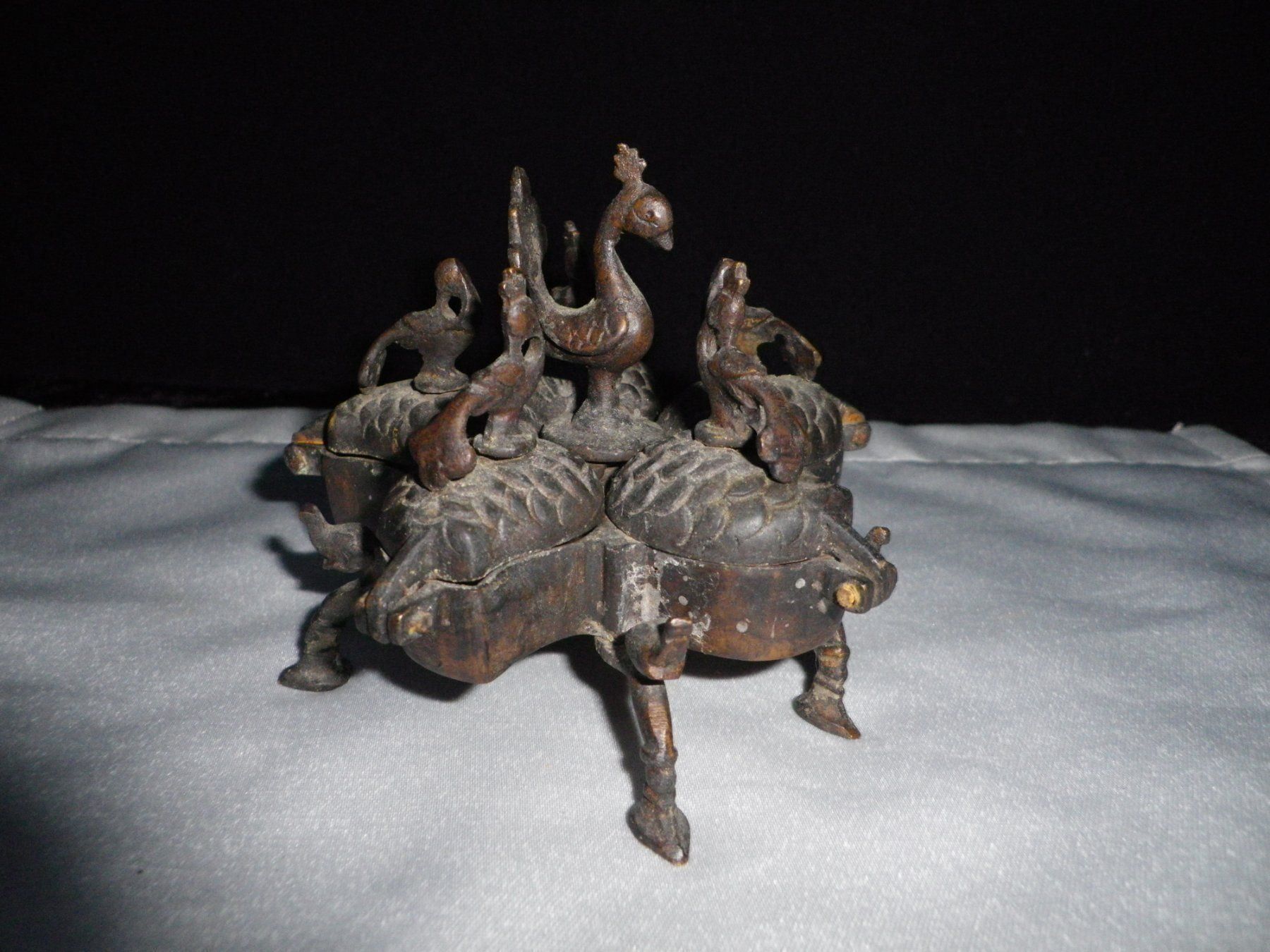 Statuette: Indische Gewürz- oder Farb-Dose alt – Usato da Reinach BL venduto da Annodomini 4