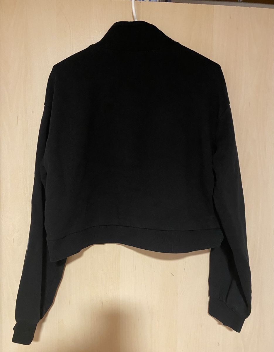 Maglioni & Felpe: Schwarzer NASA Crop-Pullover, Gr. M – Usato da Sitterdorf venduto da SecondHandRe 1