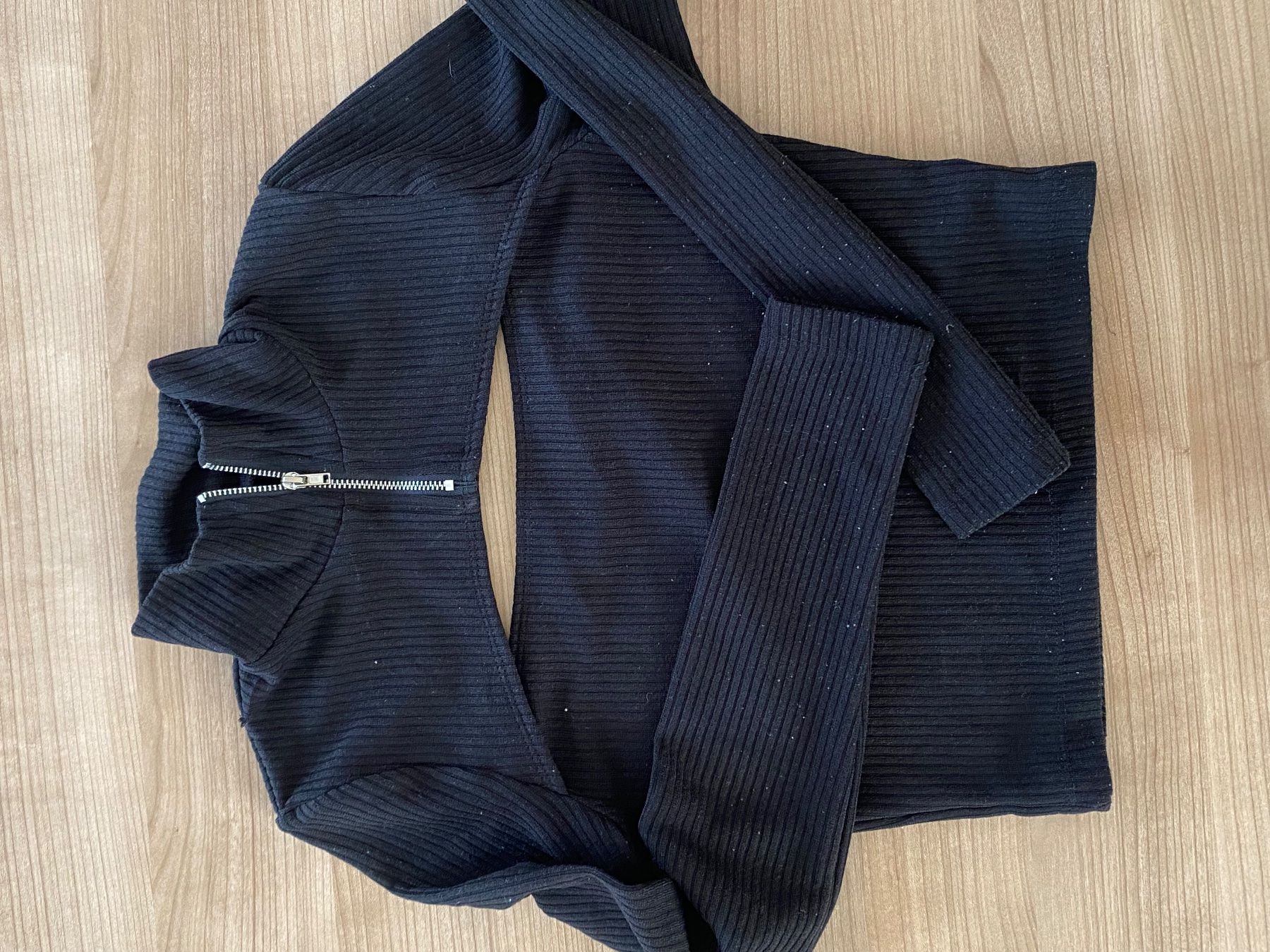 Camicette, T-shirt & Top: Divided, Oberteil mit Reissverschluss, Schwarz, Grösse S – Usato da La Tour-de-Peilz venduto da leu_hnf6