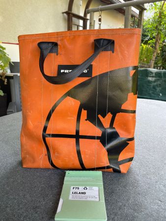 FREITAG Tasche Modell F75 Leland, orange-schwarz