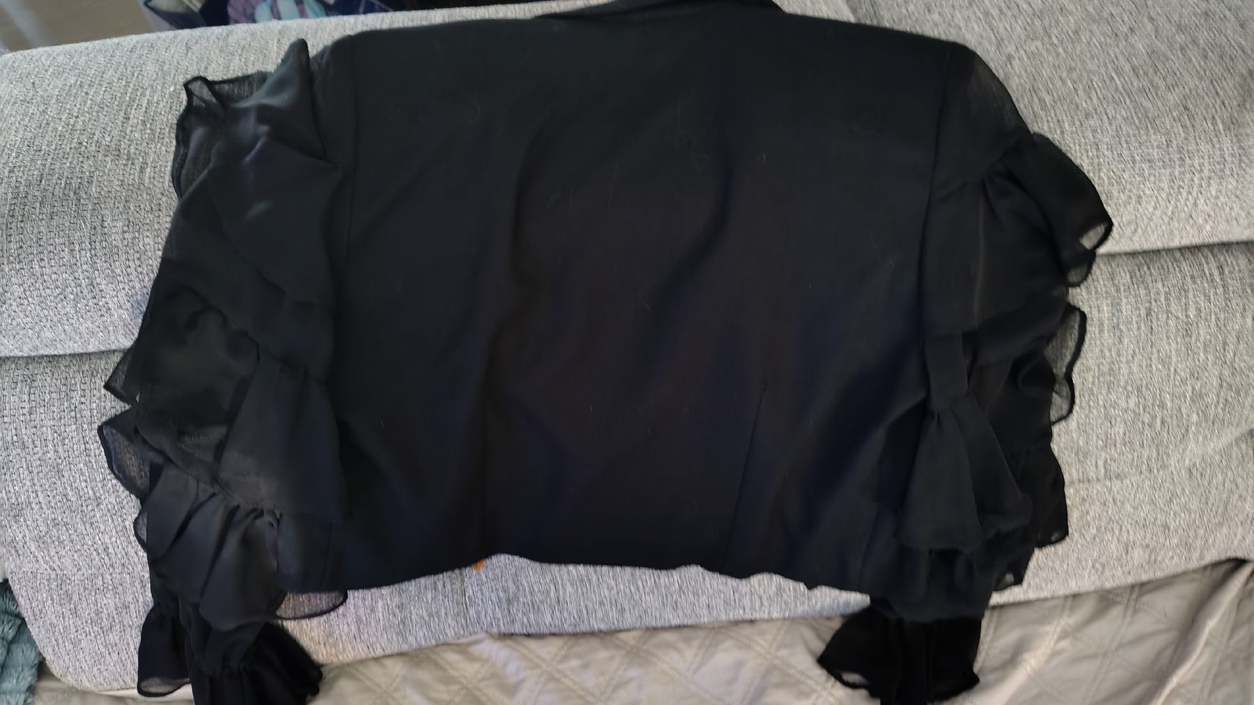 Bolero: Veste courte taille L mais pas certaine  – Usato da Puidoux venduto da Sophia70 3