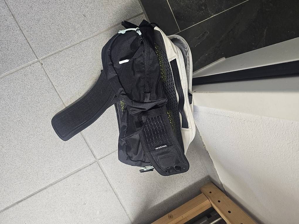 Rucksäcke: Bauchtasche mit Trinkbeutel – Gebraucht aus Rhäzüns von seluspeed 2