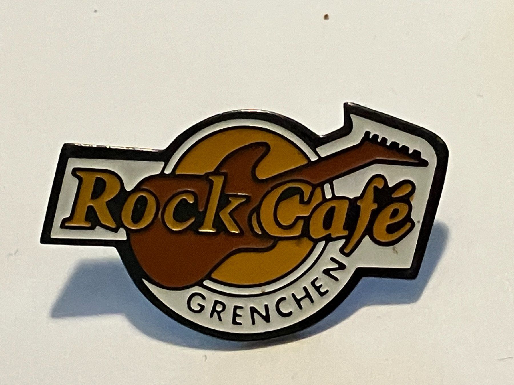 Placchette & Badge: 1 Pin Rock Cafe Grenchen – Usato da Basel venduto da djwwpp