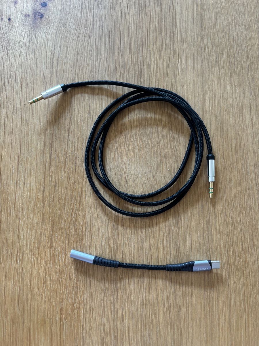 Kabel: Aux Kabel und USB-C Adapterkabel – Gebraucht aus St. Gallen von Sikos 2