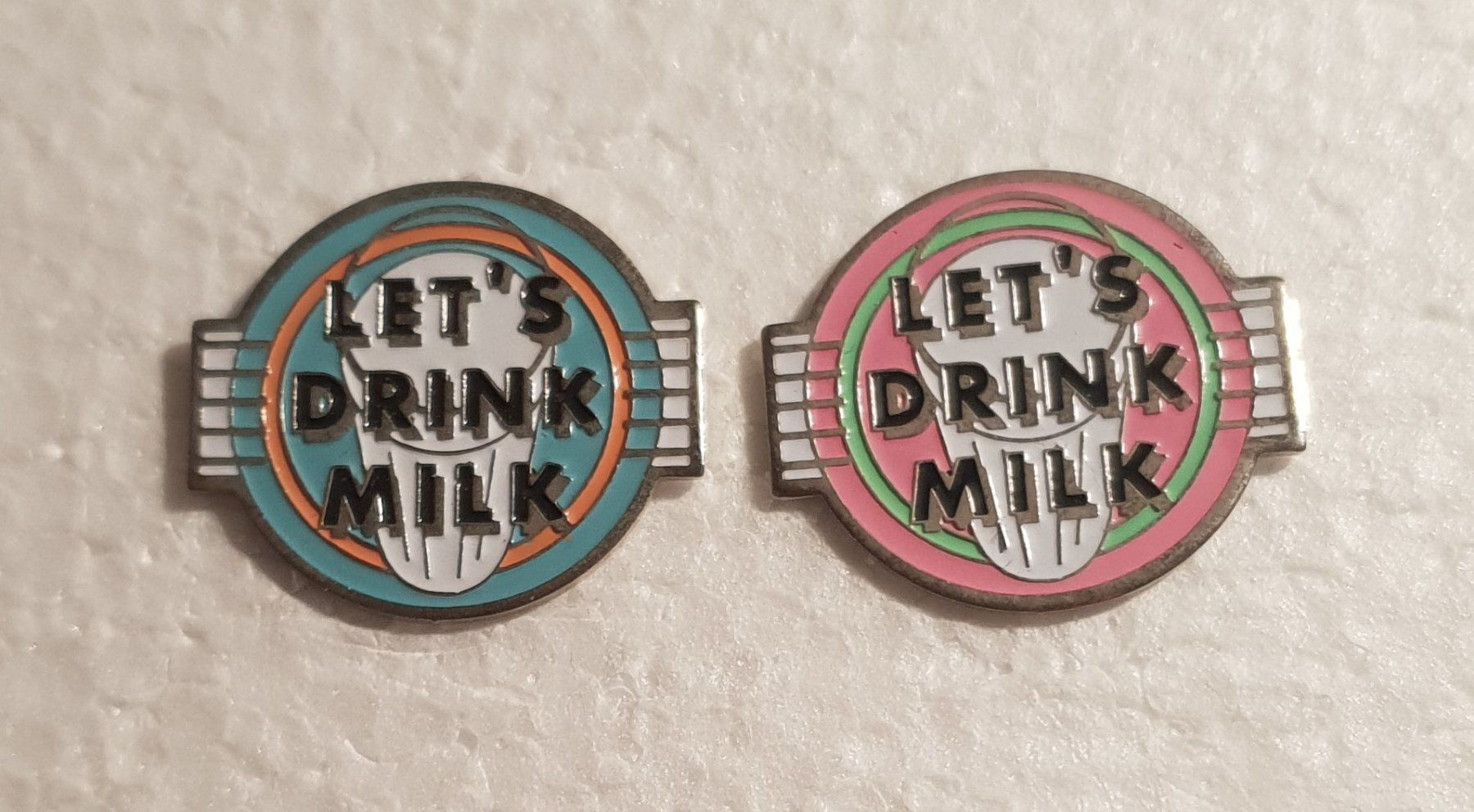 Plaketten & Abzeichen: Pin 2er Set Let's Drink Milk – Gebraucht aus Härkingen von specialshapes