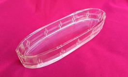 Plat antique ovale en verre de crystal avec décorations