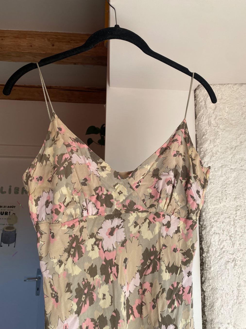 H&M Robes: Robe simple beige – D'occasion à pont-la-ville par dia_tt5h 1