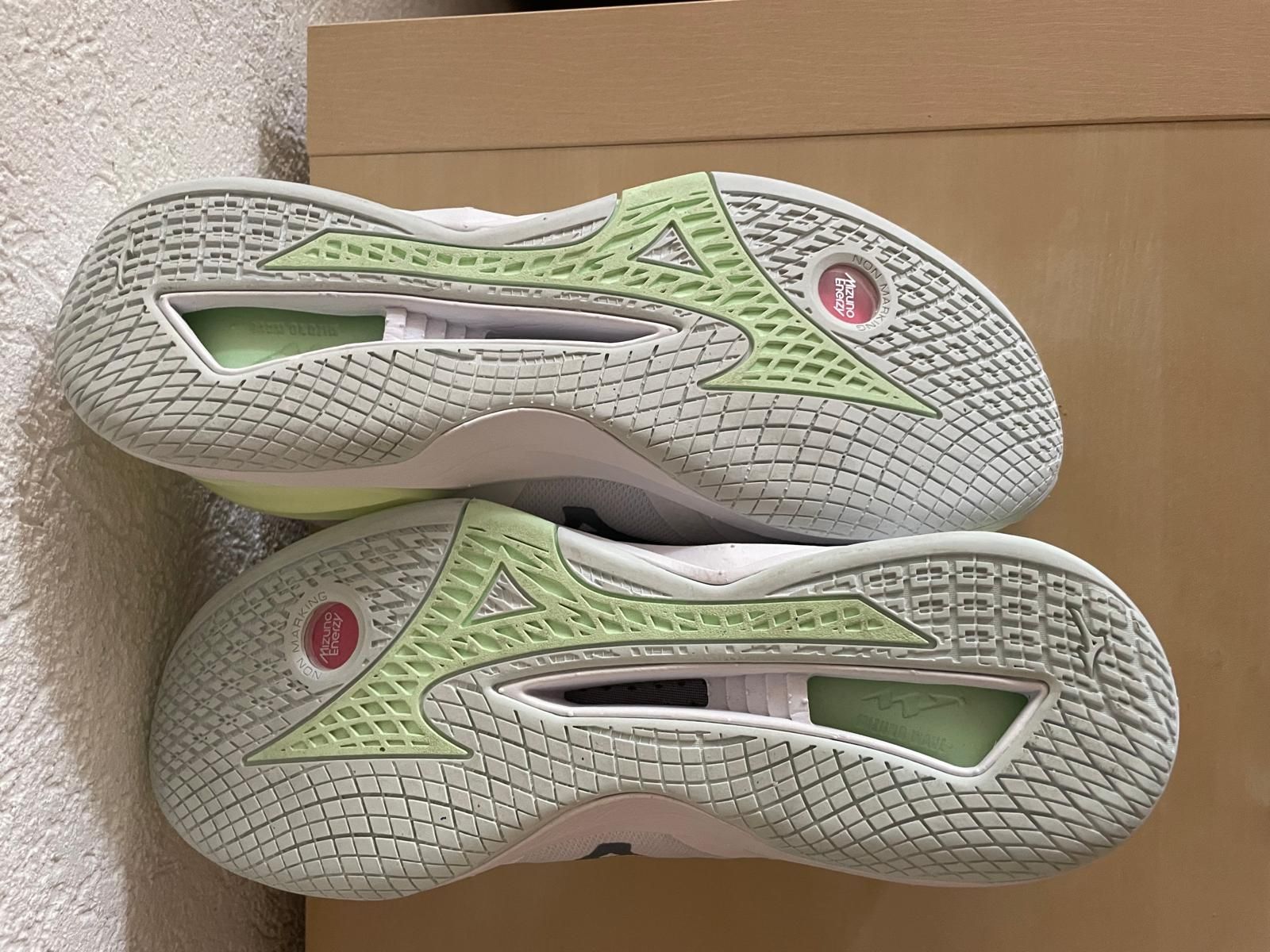 Mizuno Chaussures femmes: Chaussures Volley Mizuno – D'occasion à Pontenet par Bique 3