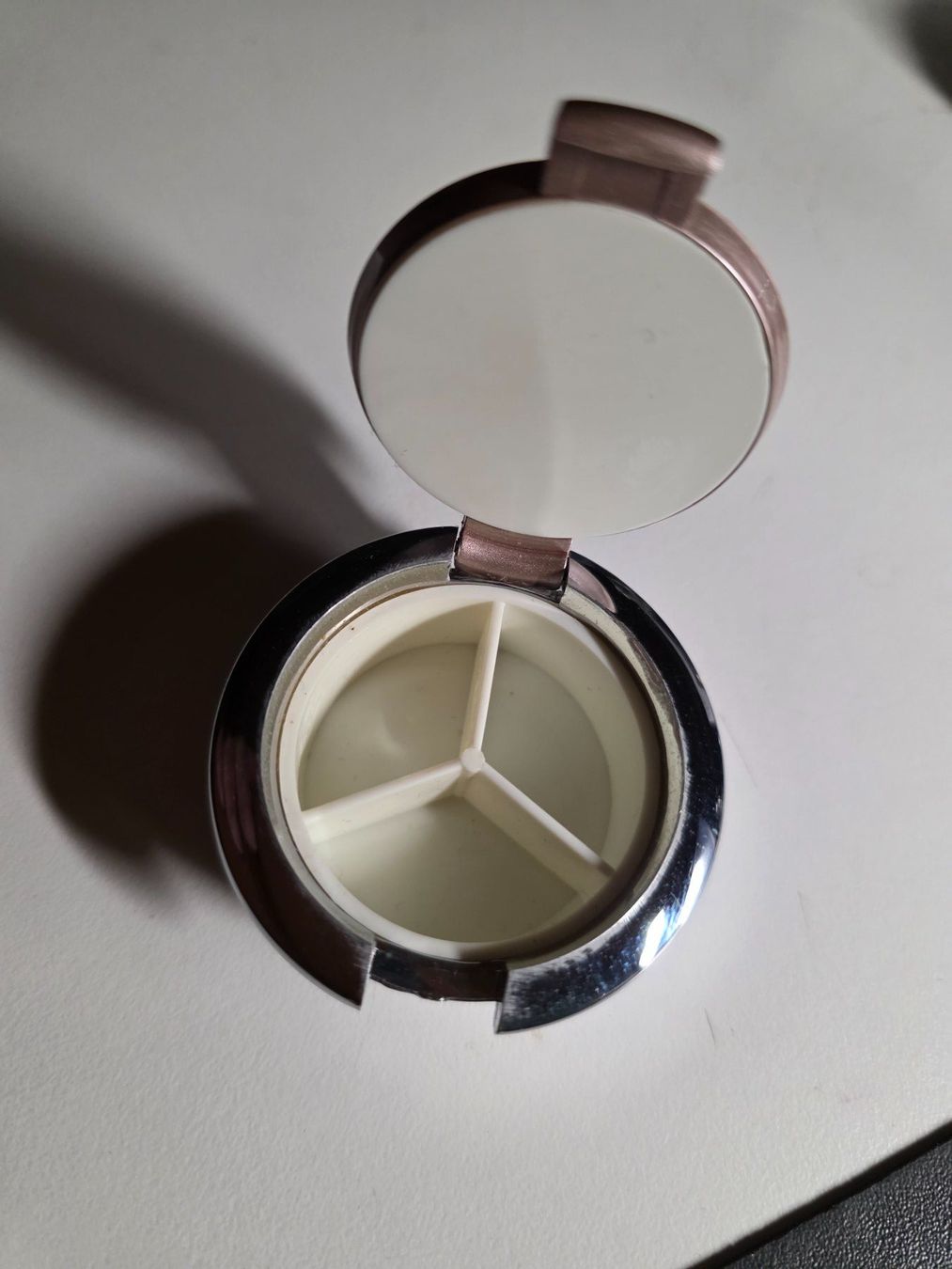 Sonstige Kosmetik & Pflege: Pillen Dose Kunststoff 5 cm x 2 cm – Gebraucht aus Walterswil BE von Lonitti 1