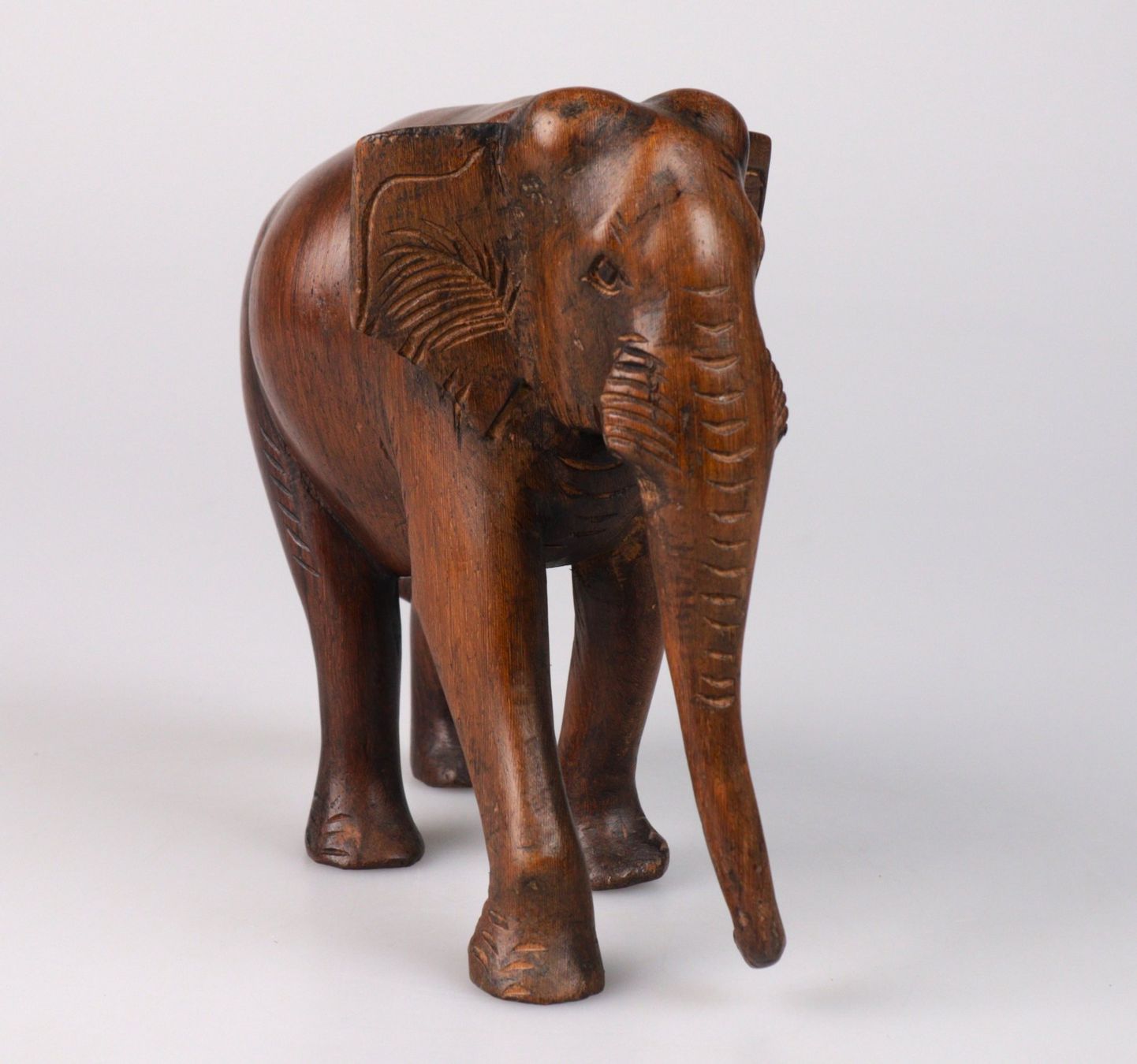 Figurines: Figur Elefant Holz geschnitzt – D'occasion à Volketswil par brockipfannenstil 1