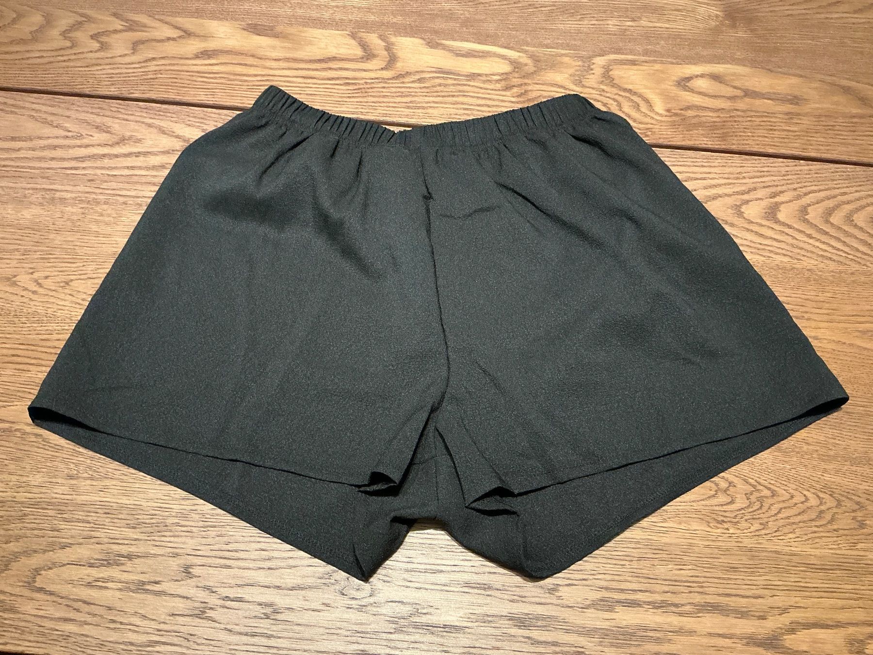 Hosen: Schwarze Stoffshorts Gr. S bequem & stylisch – Gebraucht aus Würenlos von Chicca2004 1