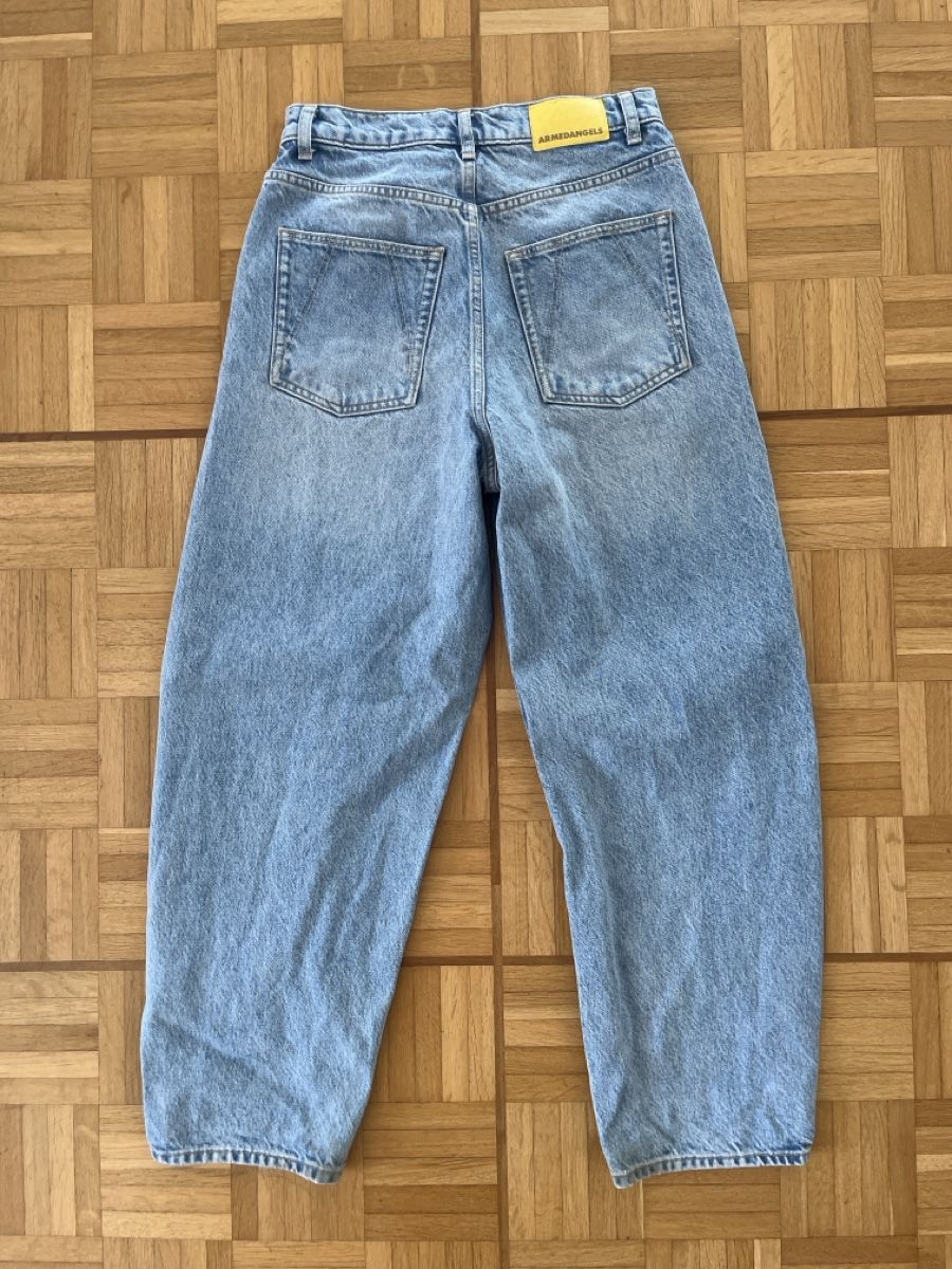 Armedangels Jeans: Armedangels - Baarly Barrel Jeans 27/32 – Usato da Unterseen venduto da BiancaNBozo 2