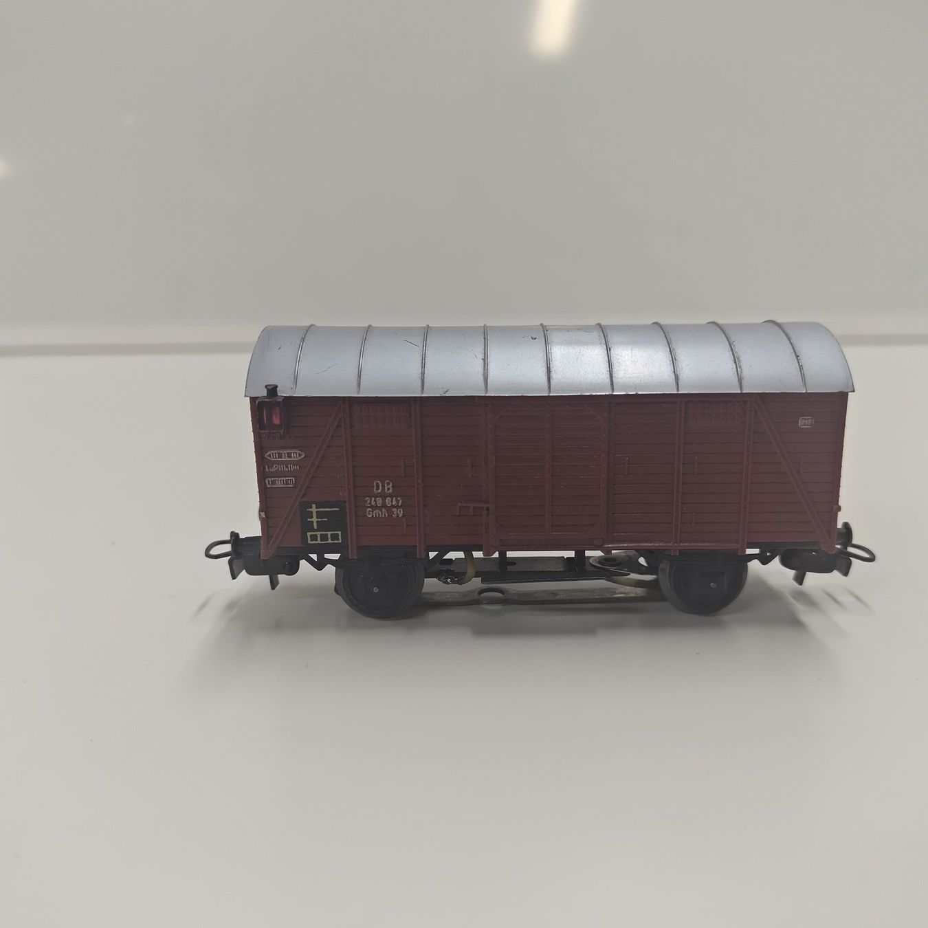 Märklin Modellini di ferrovie: Märklin Güterwagen der DB mit  Schleifer – Usato da Wettingen venduto da Wendemarket 3