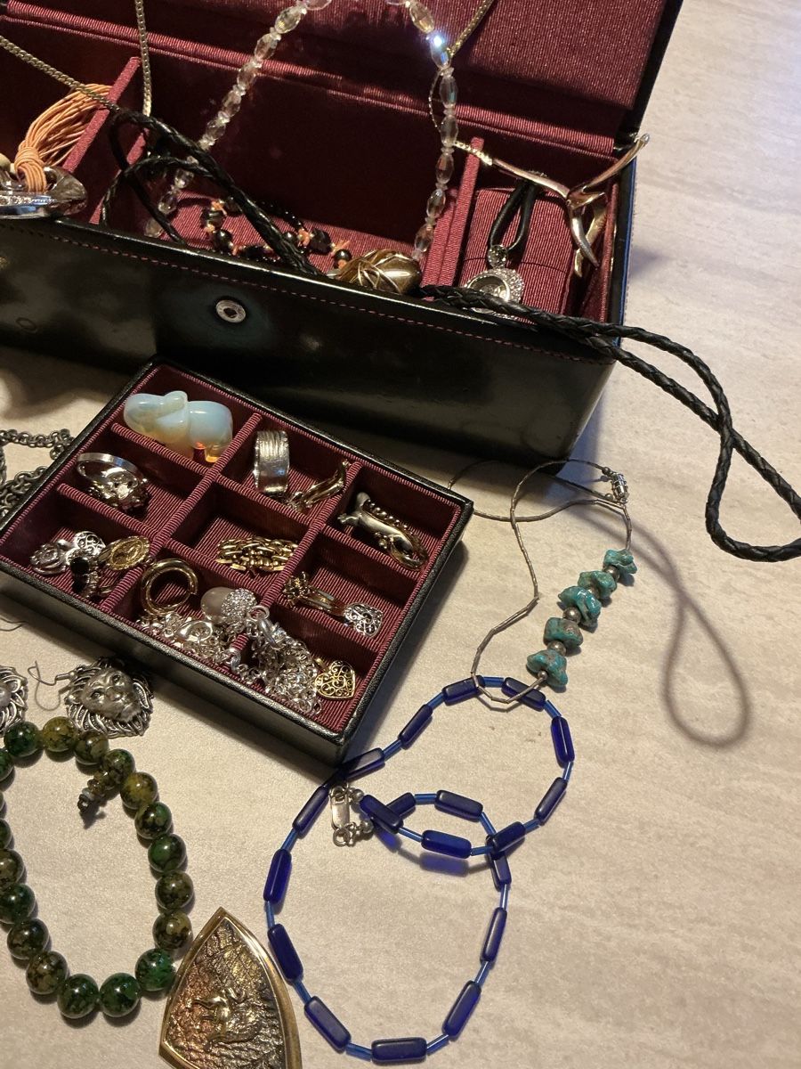 Altri gioielli: Modeschmuck Posten mit Schatulle  – Usato da Flawil venduto da Pinkmalibu 1