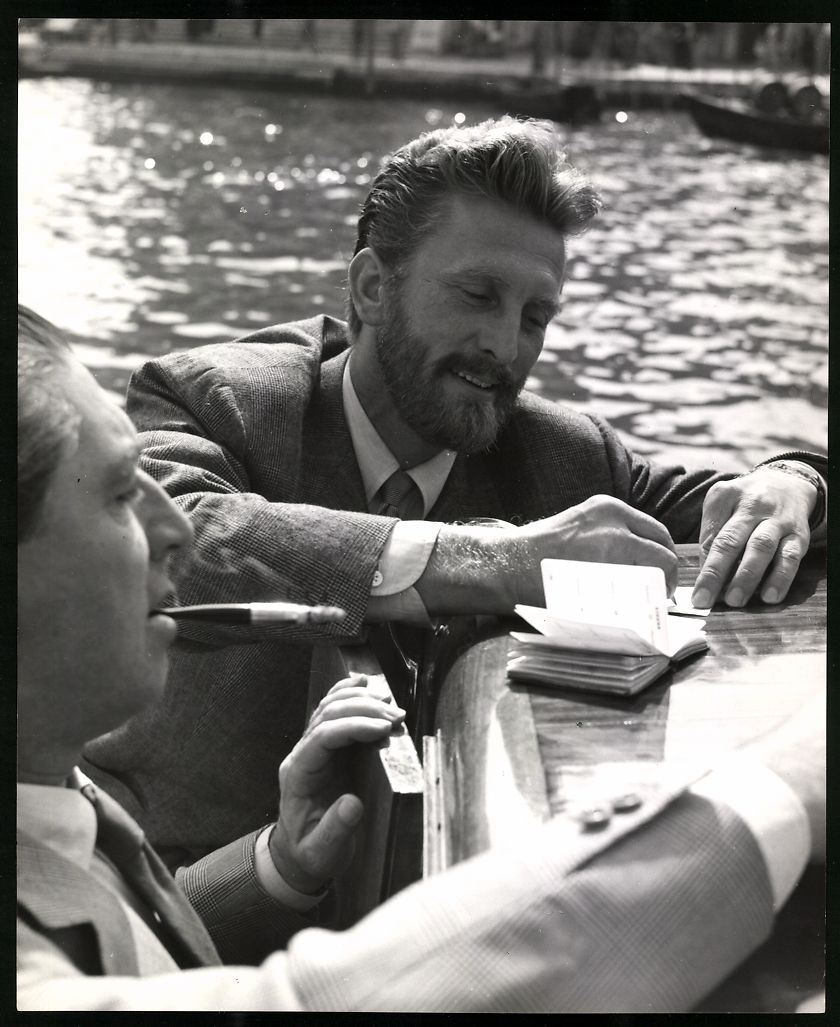 Fotografie & Manifesti: Fotografie Schauspieler Kirk Douglas gib – Usato da Berlin venduto da bartko-reher