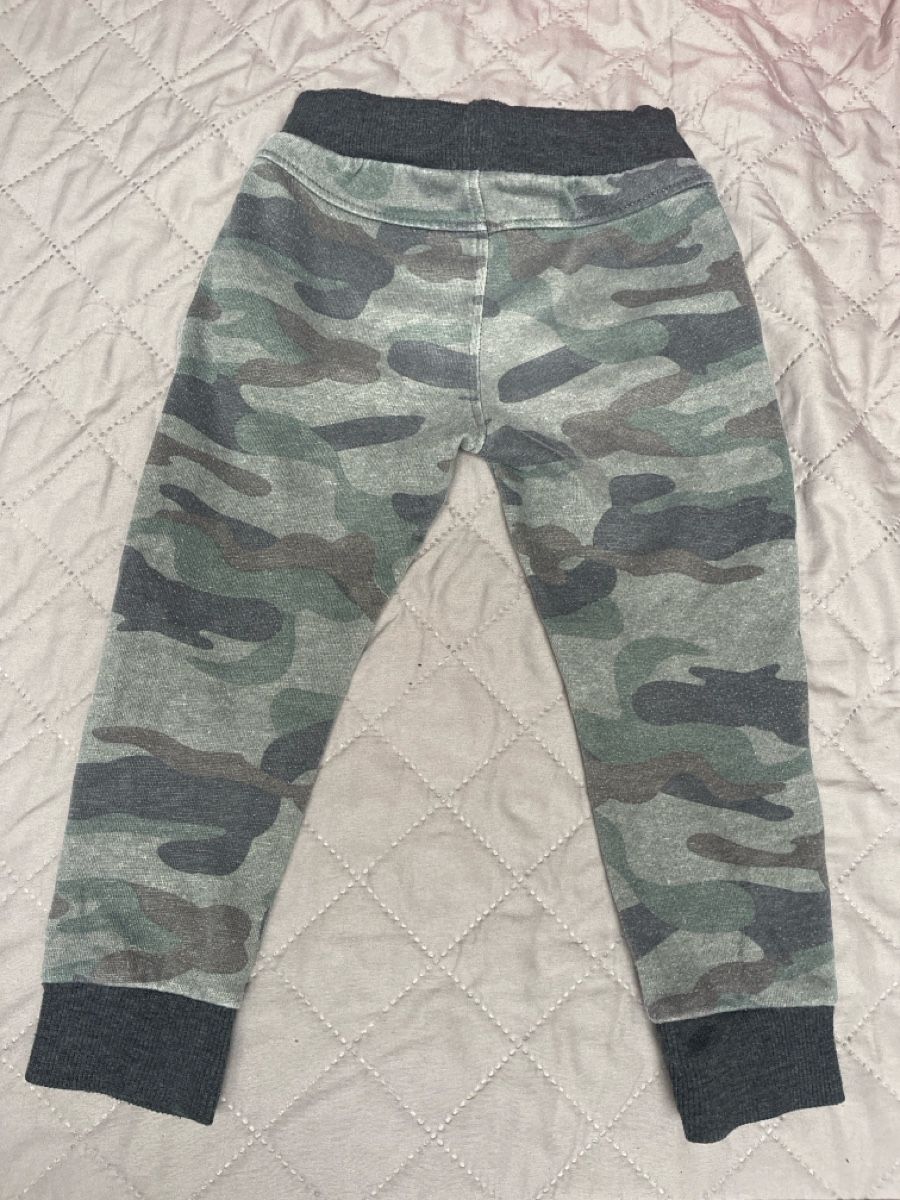 Pantaloni: Coole Camouflage Jogginghose, Grösse 98 – Usato da Kaisten venduto da saleforfun 2