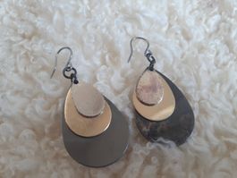 Boucles d'oreilles pendantes dorées argentées noires rondes