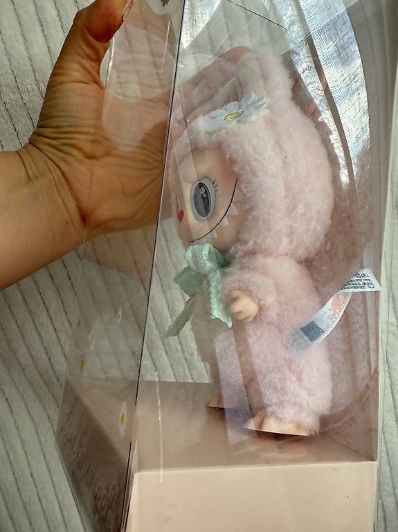 Bambole: Authentic Pop Mart Labubu Mokoko "Close to Sweet" Doll – Usato da Baar venduto da adv2403 2