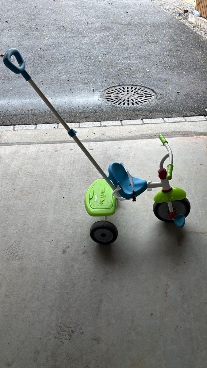 Veicoli per bambini: Smartrike Dreirad mit Schubstange – Usato da Rüeterswil venduto da Samira077