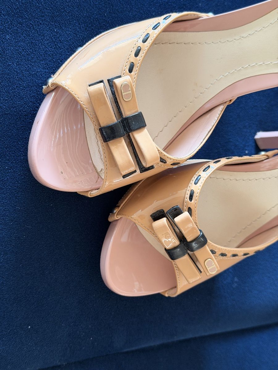 Dior Chaussures femmes: Cristian Dior Mules - Original Leder Lack – D'occasion à Zürich par Gadgets2020 2