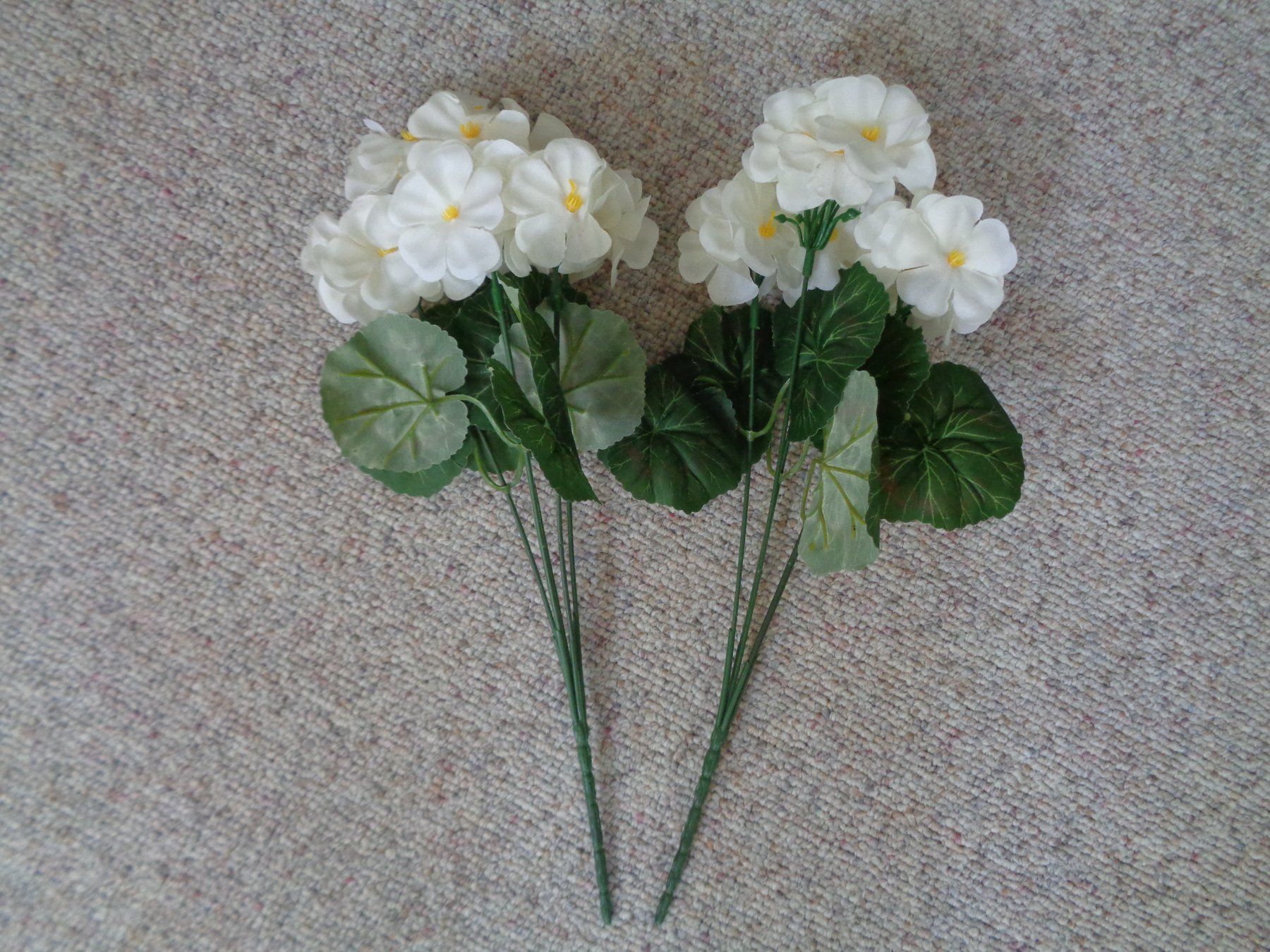 Piante & sementi: Künstl. Geranium stehend (weiss 32 cm) – Nuovo e nell'imballaggio originale da Langenbruck venduto da Gumsi 2